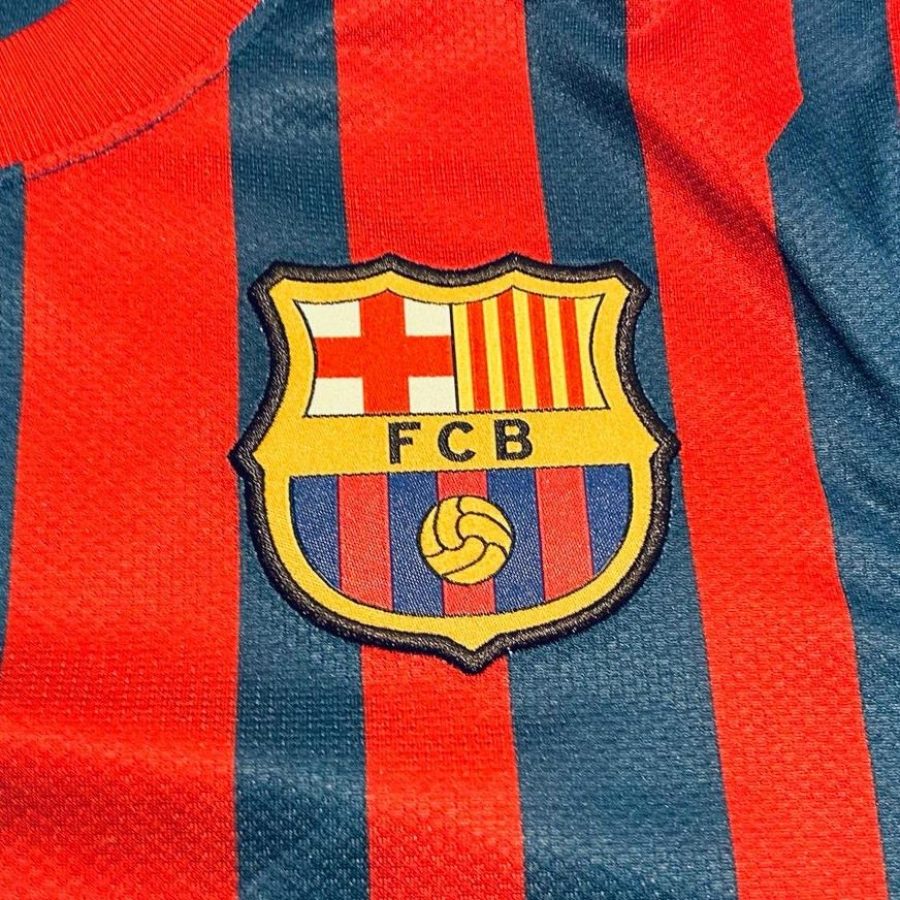 Barcelona-home-2011-2012-nike-crest