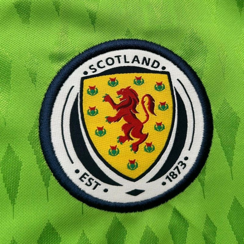 Escocia-adidas-goalkeeper-jersey-2022-crest