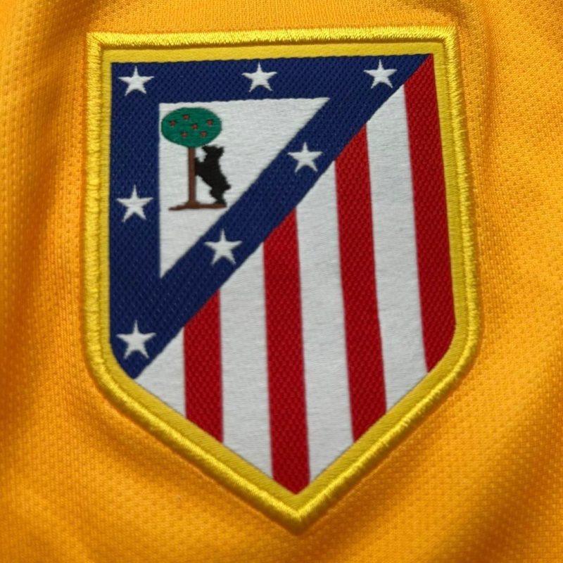 atletico-de-madrid-portero-nike-goalkeeper-2014-2015-front-crest