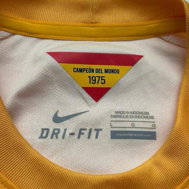 atletico-de-madrid-portero-nike-goalkeeper-2014-2015-front-tag2