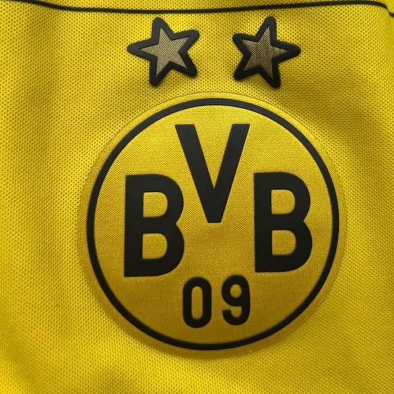 borussia-dortmund-puma-home-jersey-2015-2016-crest