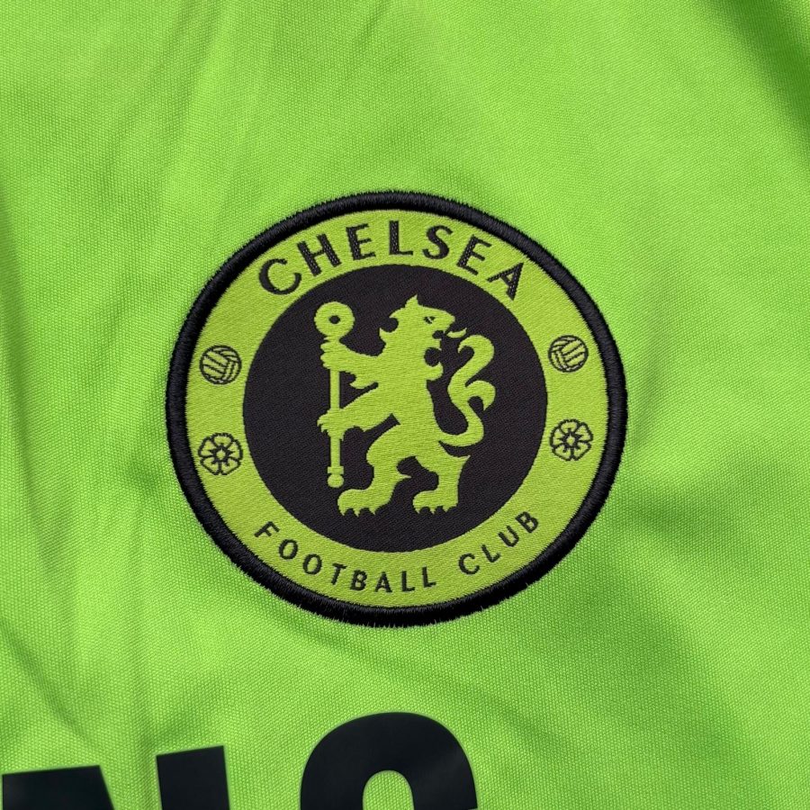 chelsea-adidas-third-jersey-2010-2011-crest