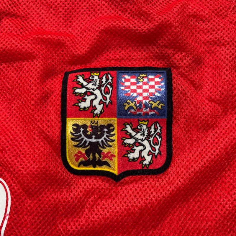 czech-republic-2008-puma-home-jersey-crest