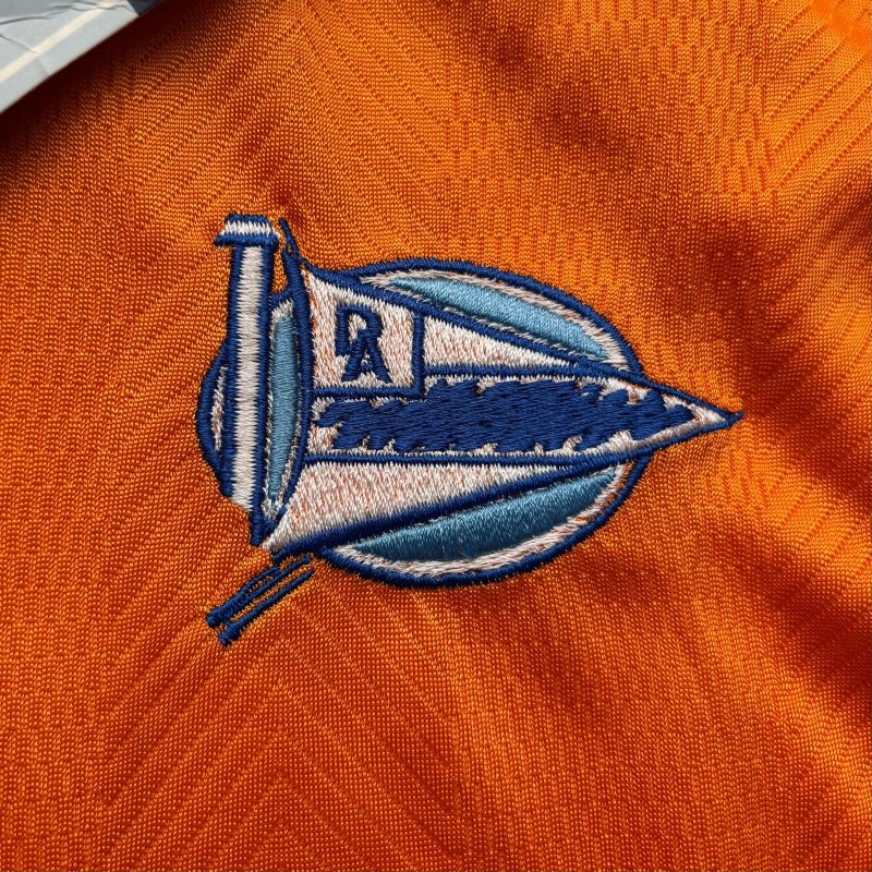 deportivo-alavés-luanvi-away-jersey-1999-2002-crest