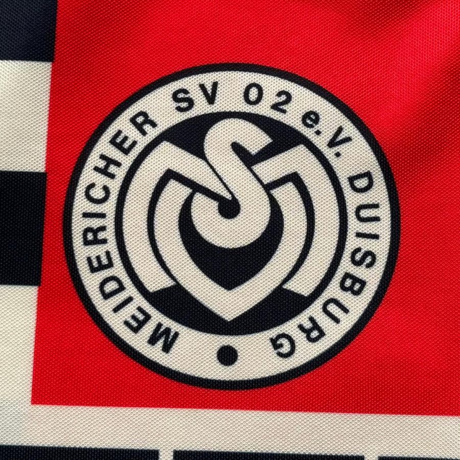 duisburg-diadora-away-jersey-1993-1996-crest