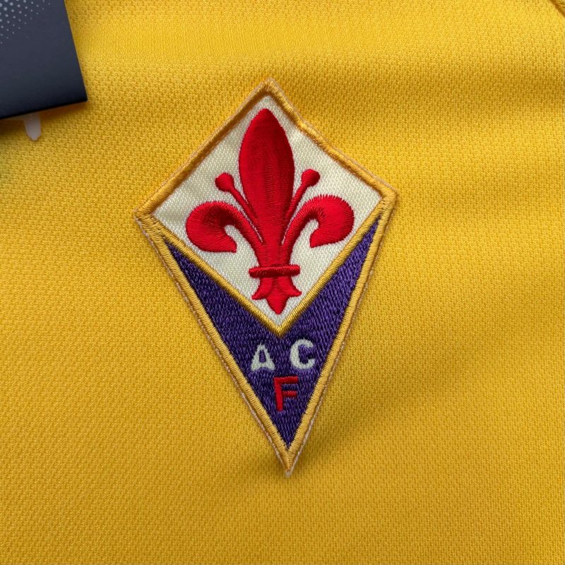 fiorentina-lotto-third-jersey-2010-2011-crest