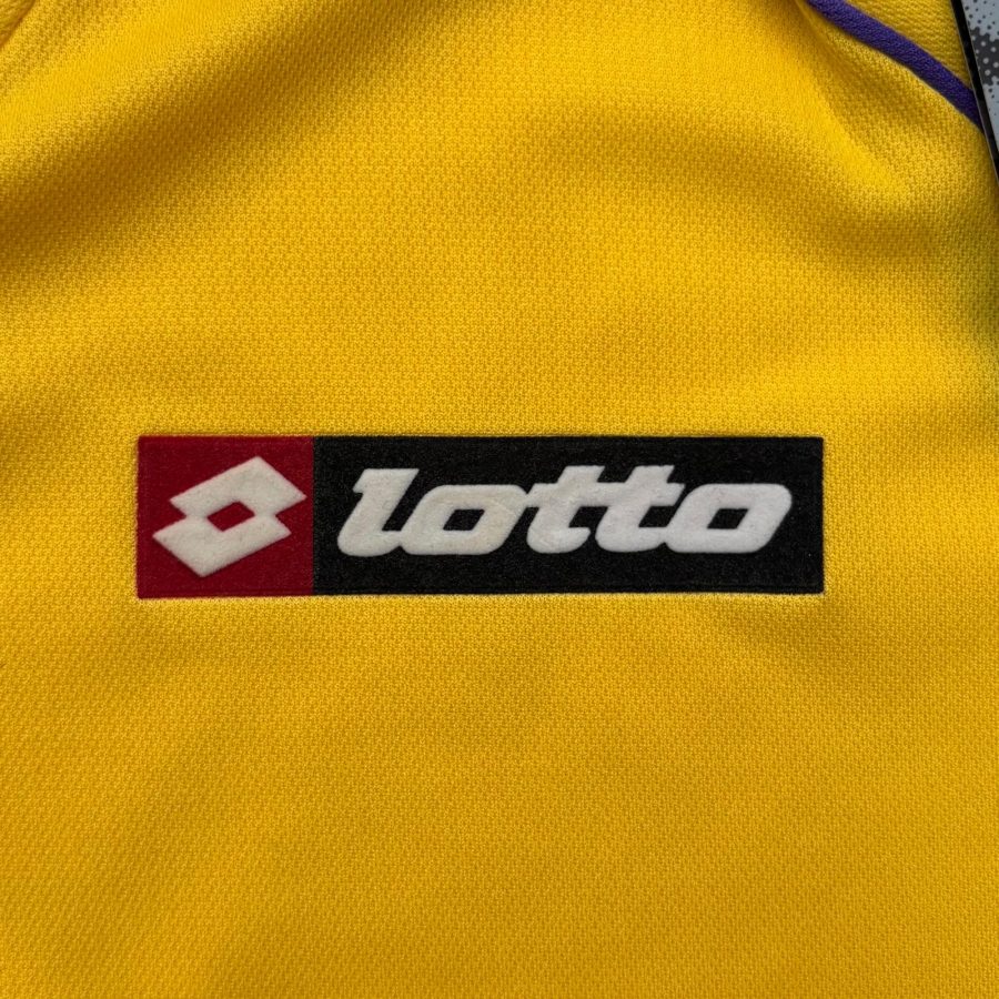 fiorentina-lotto-third-jersey-2010-2011-logo