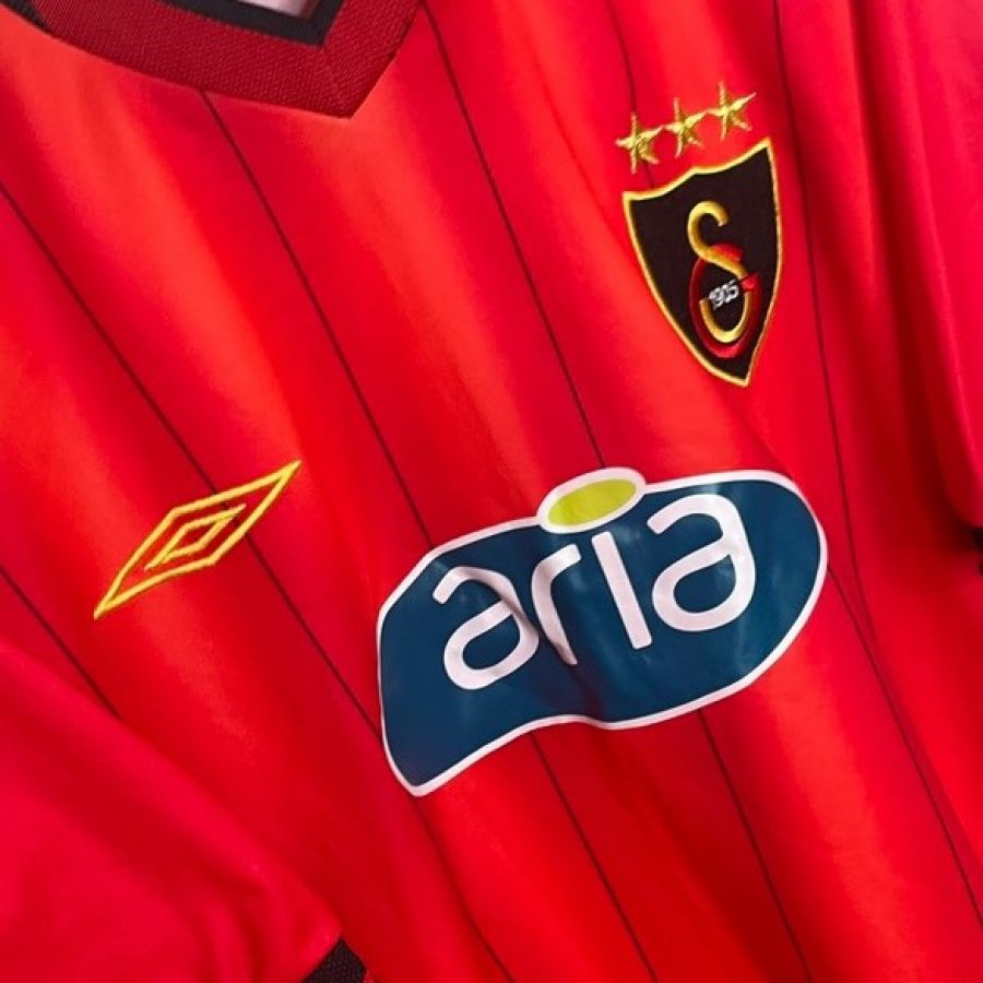 galatasaray-2003-2004-third-jersey-5