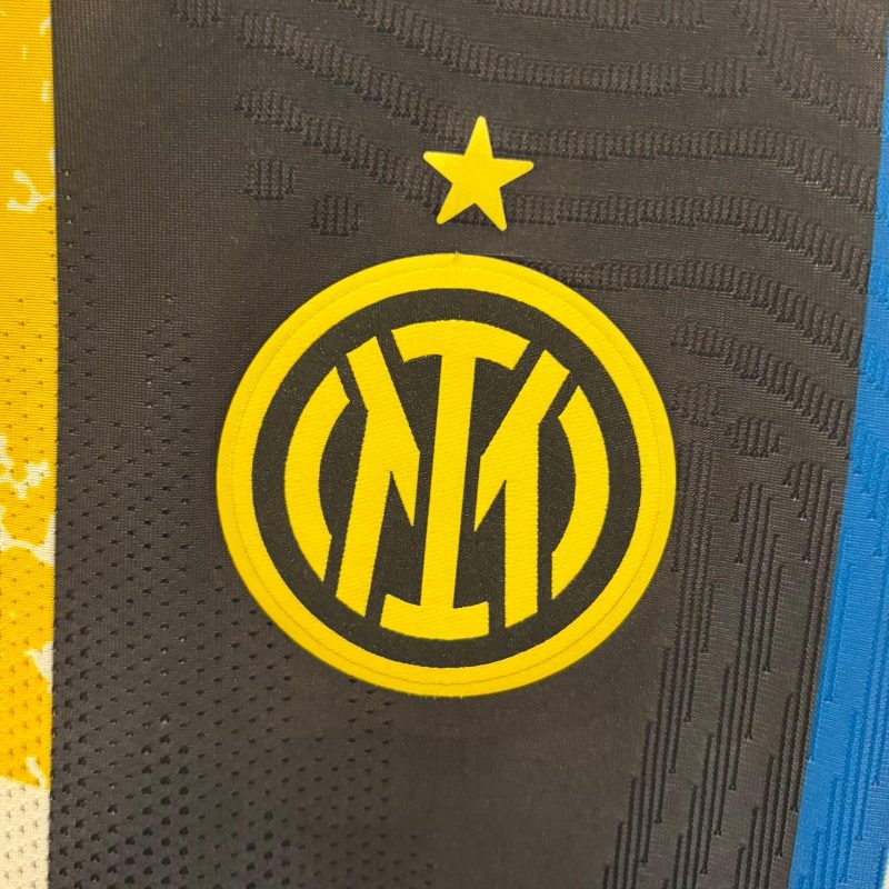 inter-milan-fourth-jersey-nike-2020-2021-crest