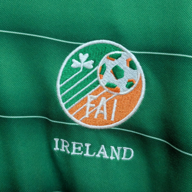 ireland-umbro-2003-home-crest