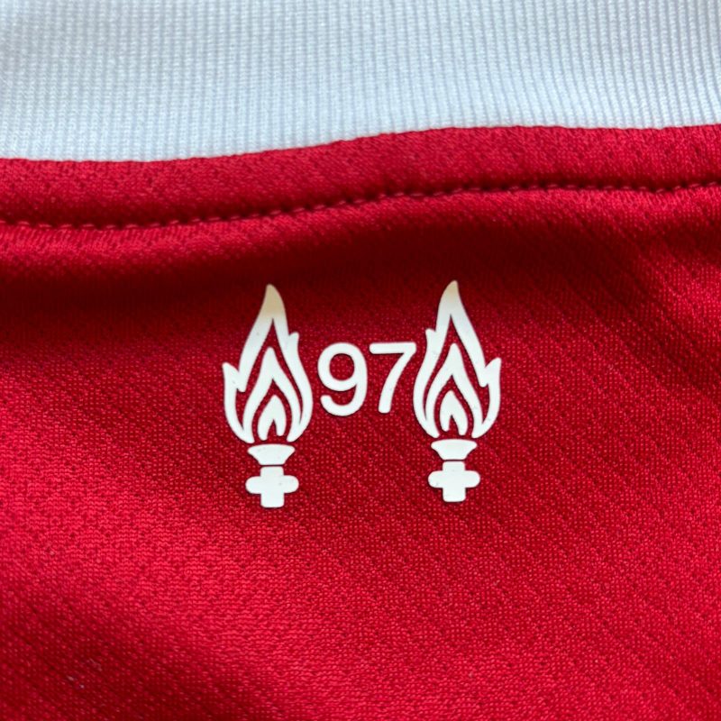 liverpool-2023-2024-nike-home-10