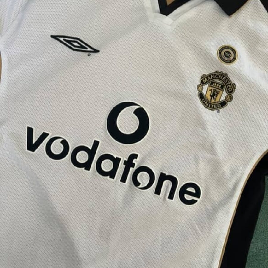 manchester-united-2001-2002-umbro-away-jersey-3