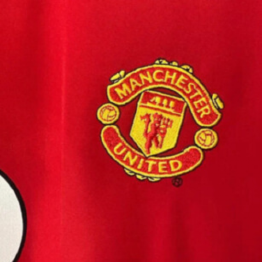 manchester-united-nike-home-jersey-2002-2004-crest