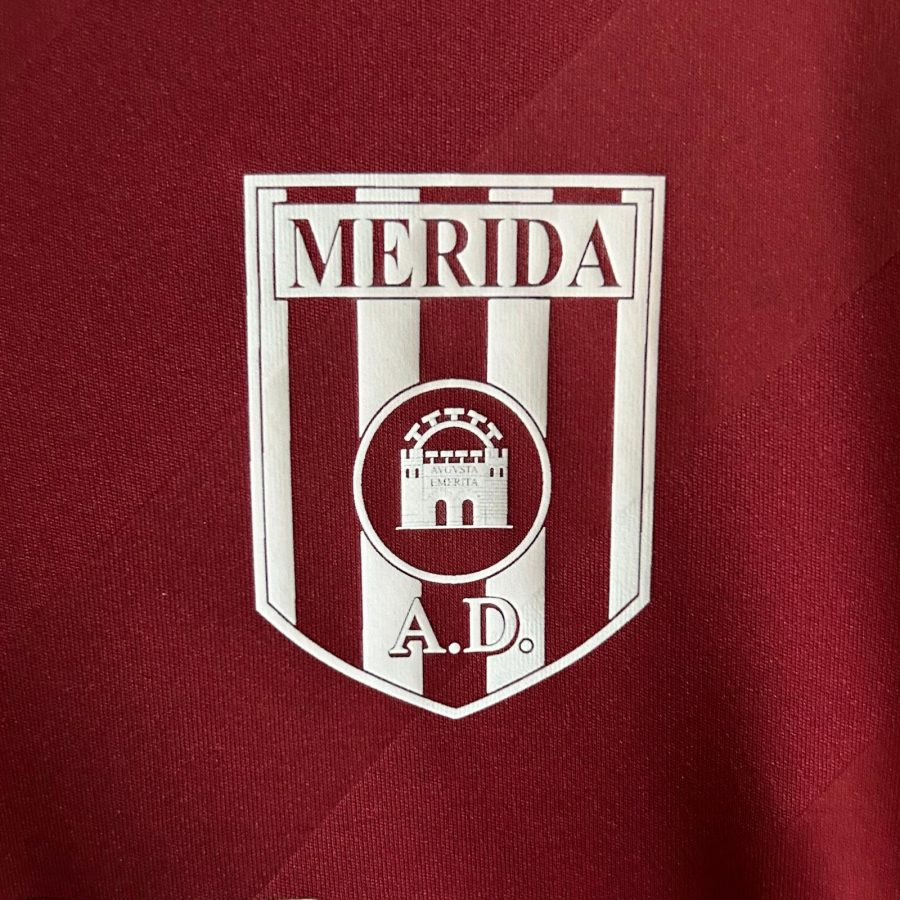 merida-away-jersey-macron-2023-2024-crest