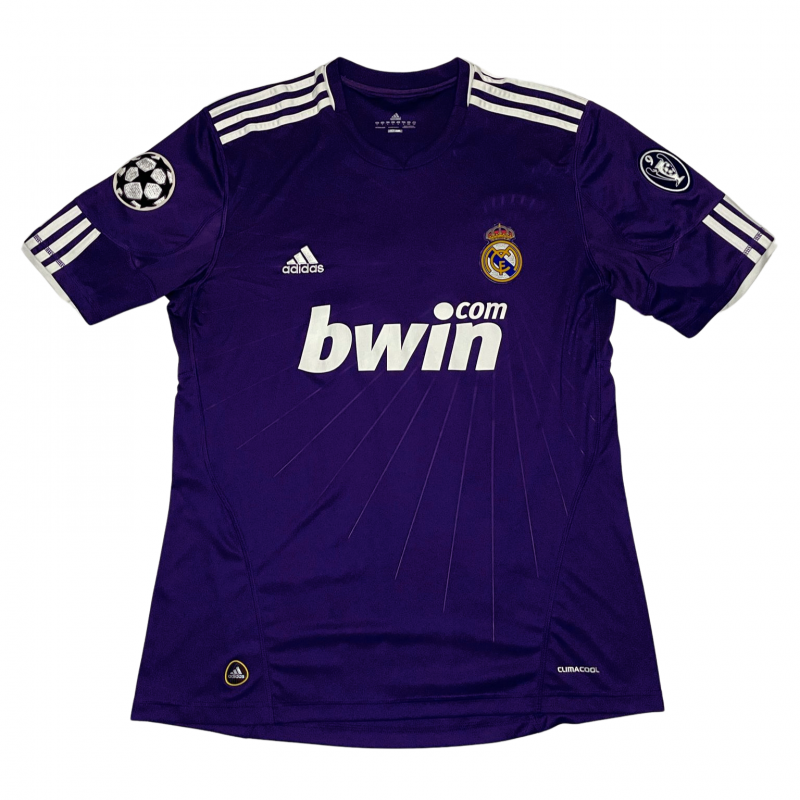 real madrid-2010-2011-adidas-third-1