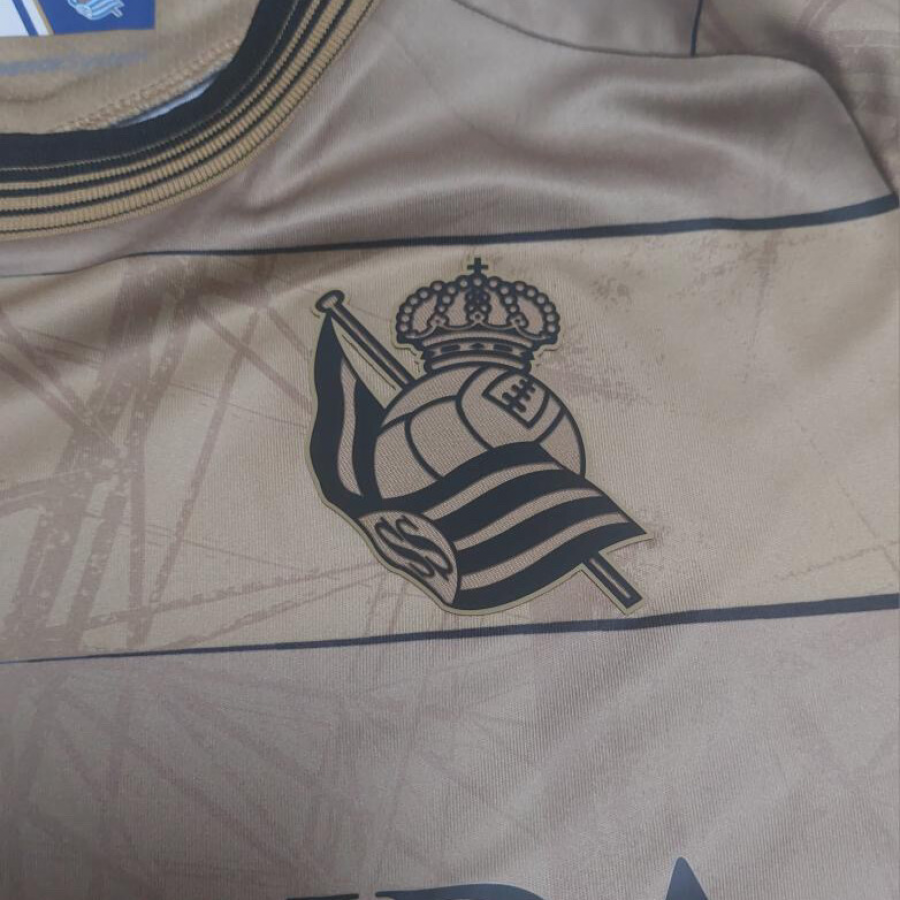 real-sociedad-away-2024-2025-macron-10