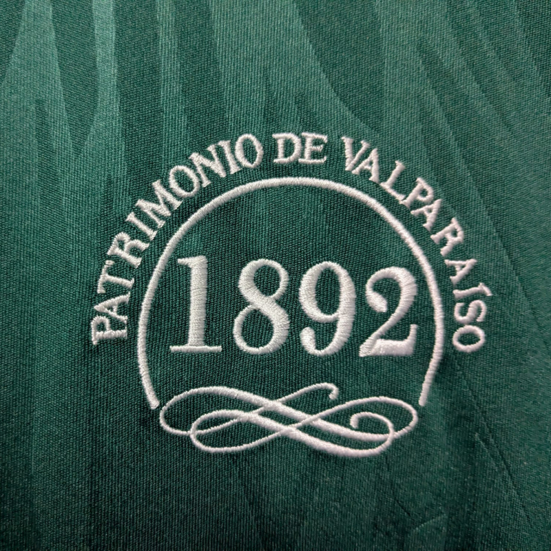 santiago-wanderers-2022-home-macron-det1