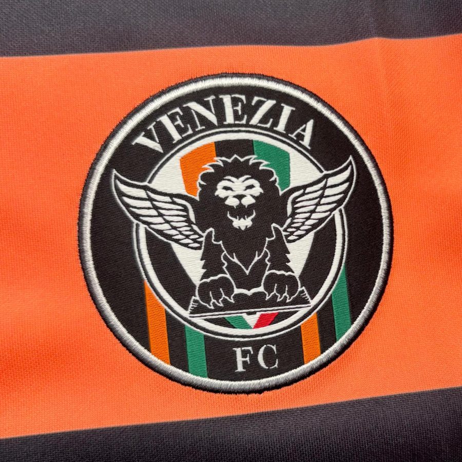 venezia-nike-home-jersey-2020-2021-crest