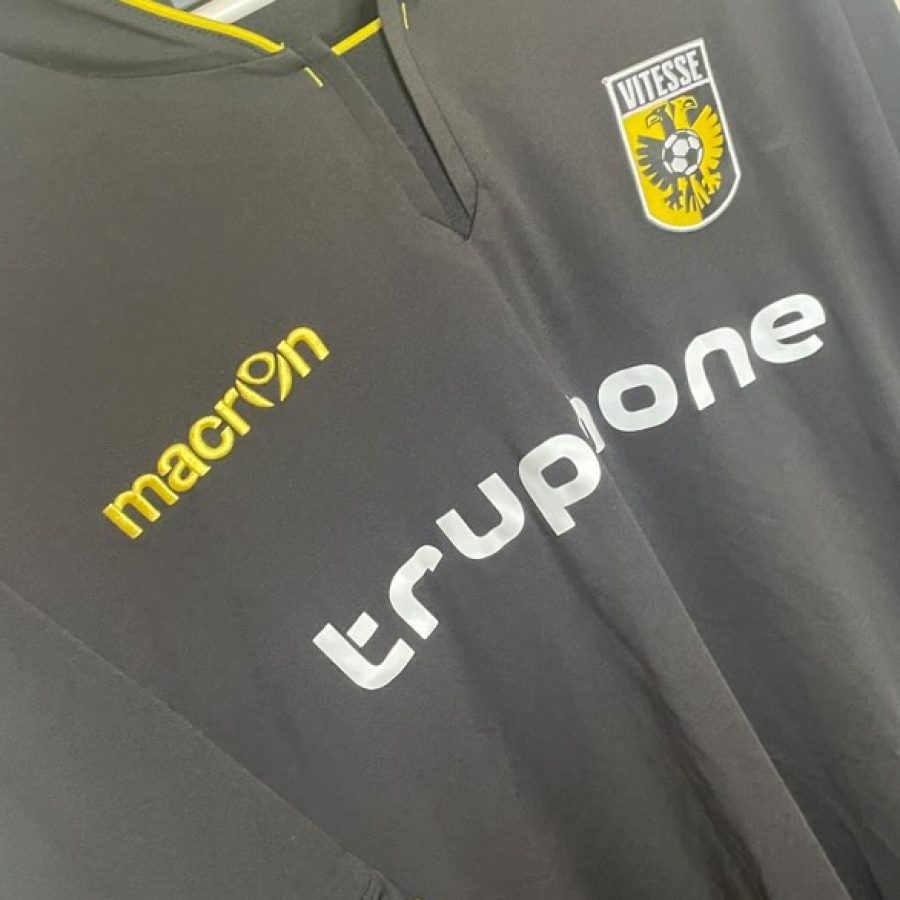 vitesse-2016-2017-away-macron-5