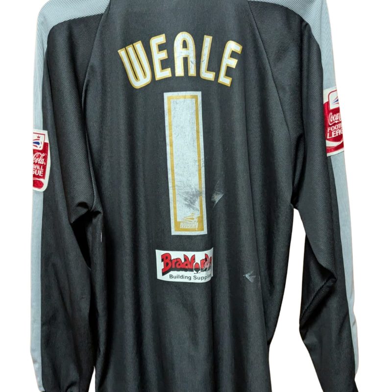 yeovil town goalkeeper paulas benara 2004 2005 black grey
