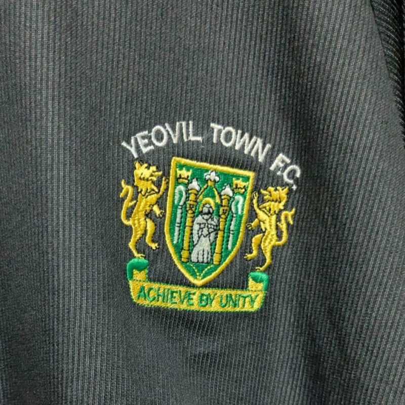 yeovil town goalkeeper paulas benara 2004 2005 black grey