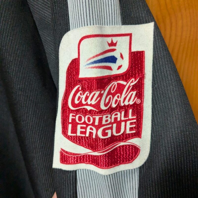 yeovil town goalkeeper paulas benara 2004 2005 black grey